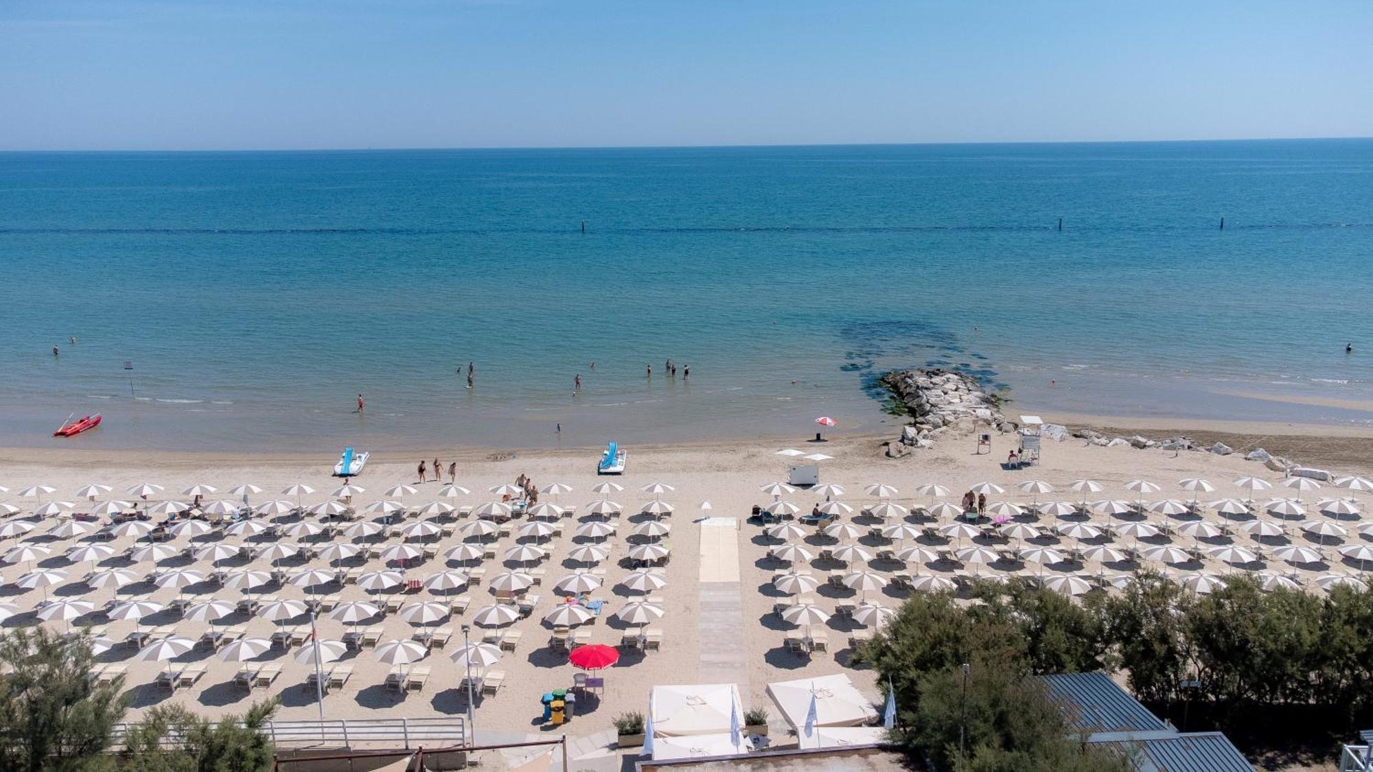 Hotel Club Del Sole Stork Family Collection à Giulianova Extérieur photo
